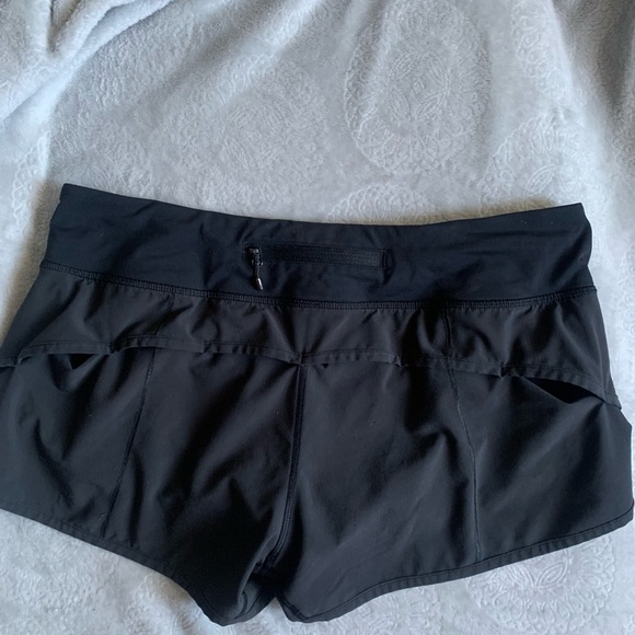 Lululemon Black Speed Ups 2.5’ sz 8 - Picture 4 of 4